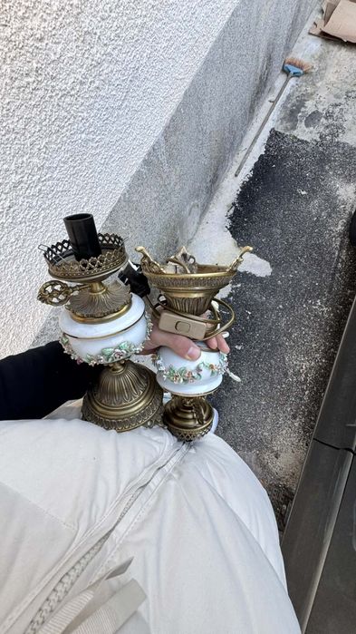 Candeiro teto e mesinha cabeceira