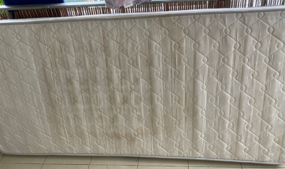 Vendo colchão solteiro
