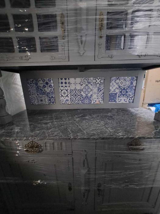 Cristaleira antiga pintada á mão