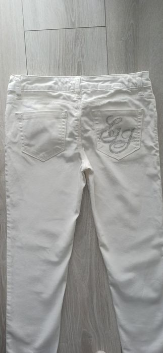 Białe z dżinsowego streczu rurki Guess. R 152 cm. Stan bardzo dobry.