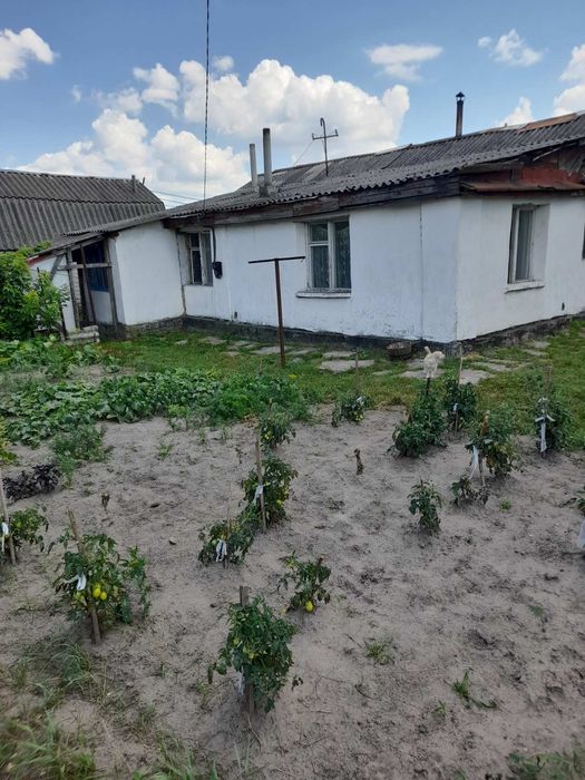 Продається частина будинку в центрі села Пряжів, вул. Шевченка, 112 (10 км від Житомира)!