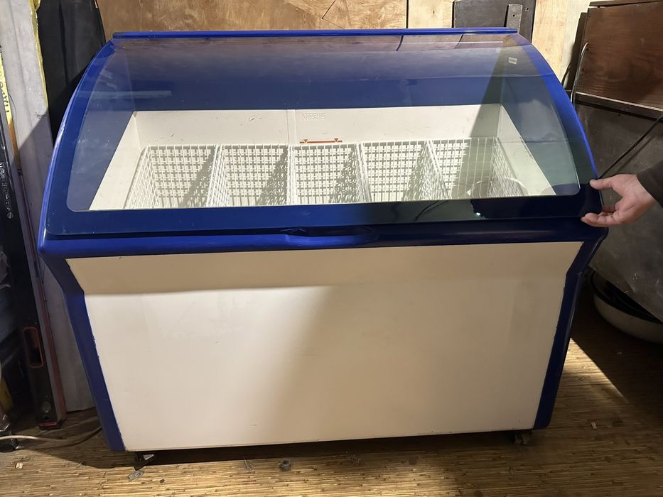 Морозильна вітрина