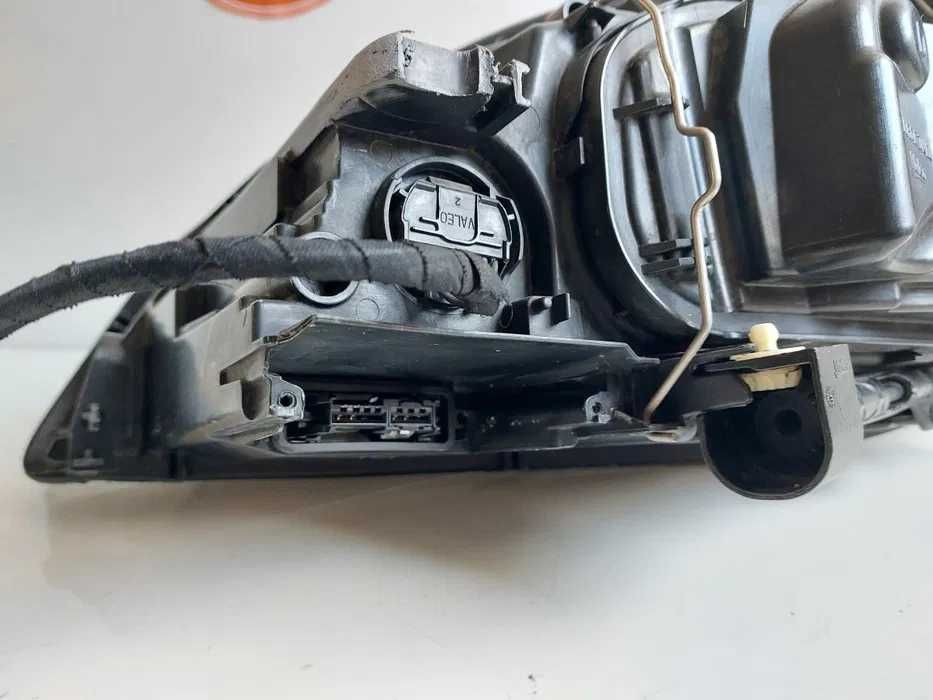 Lampa przednia prawa Volvo XC60 Bi-xenon Europa