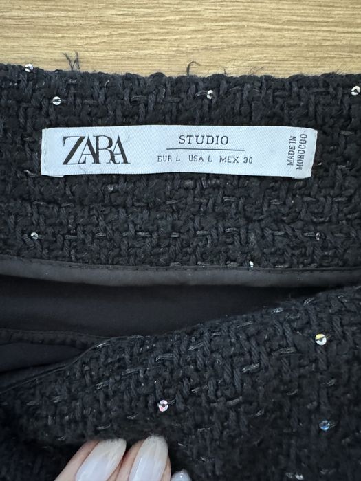 Tweedowa, czarna, krotka spodnica Zara L, kieszenie