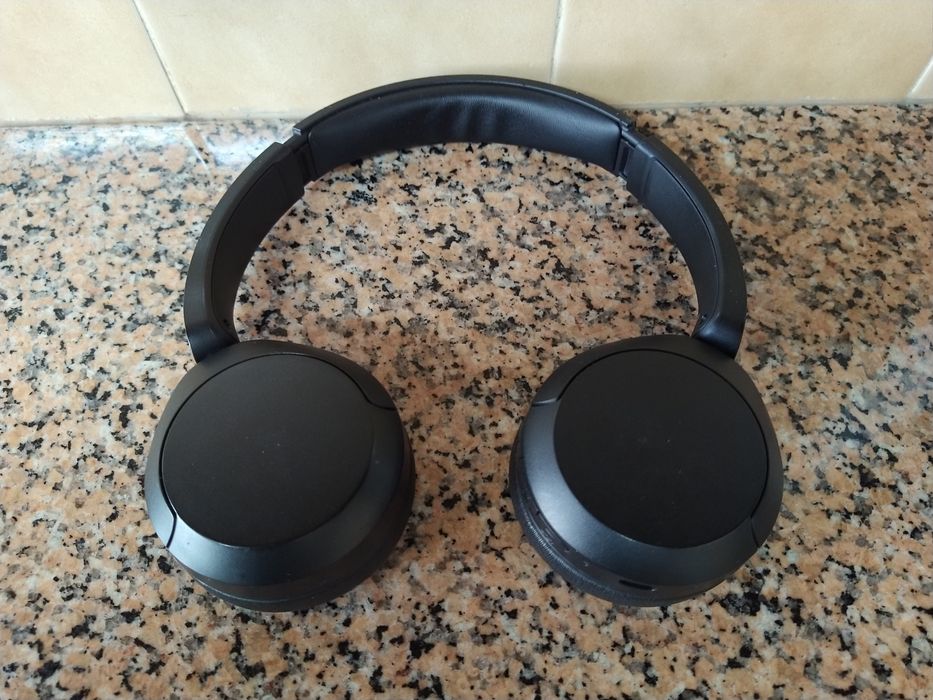 Auscultadores SONY Bluetooth (On Ear - Microfone - Preto) casa quarto.