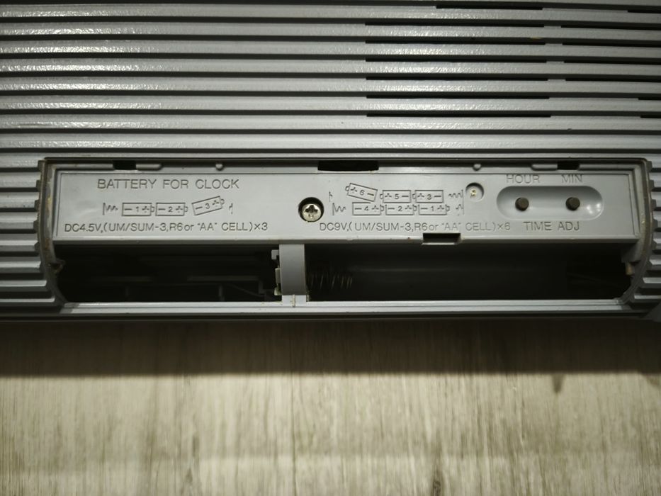 Японський ретро-магнітофон Sharp QT-F60E