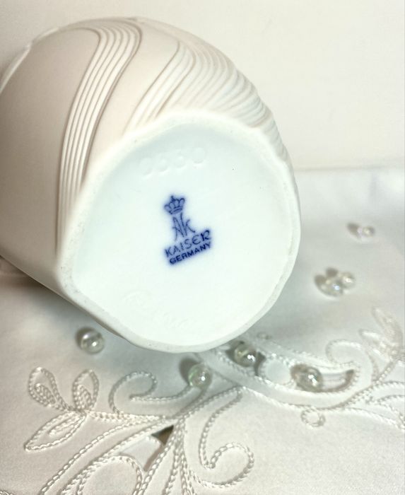 Ваза із білого бісквіту ваза „AK Kaiser“ White Bisque