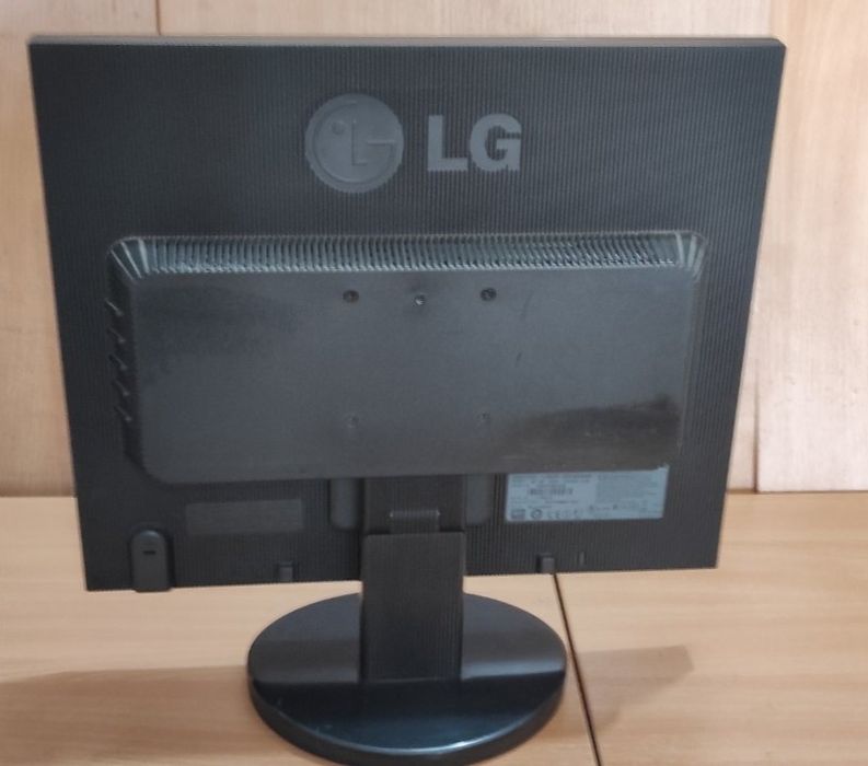 Монитор LG Flatron модель L 1953