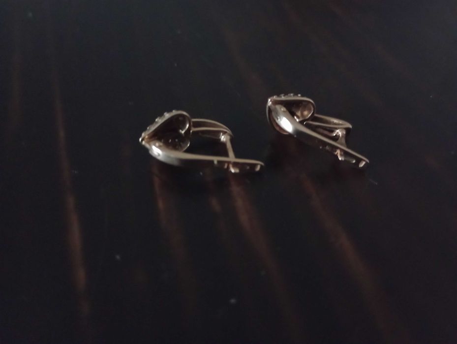 Продам золотые серьги