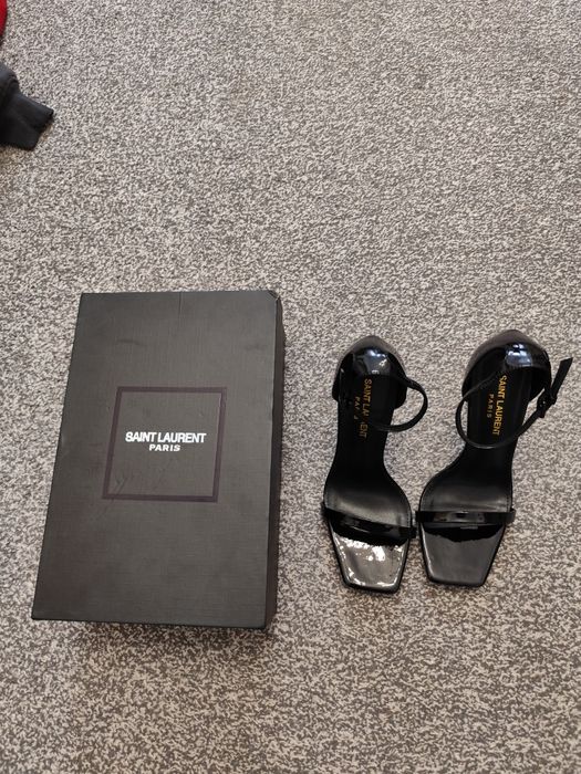 Sprzedaje szpilki YSL