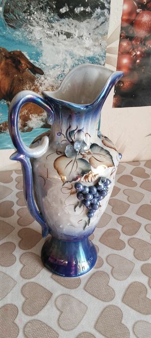 Керамический кувшин с лепниной