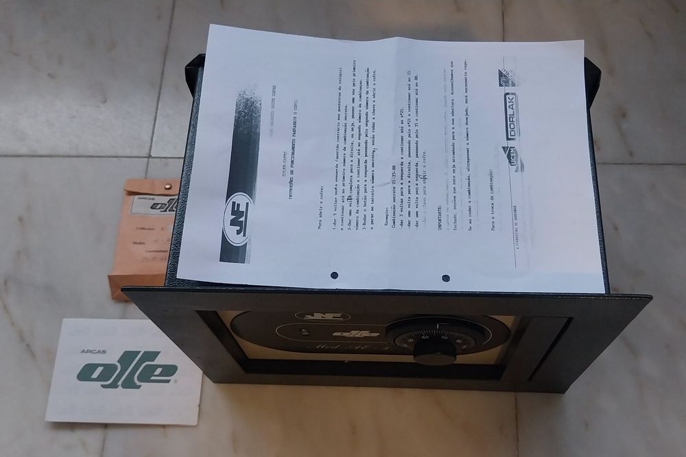 Cofres de segurança Arcas Olle, c/ chave e combinação, novos