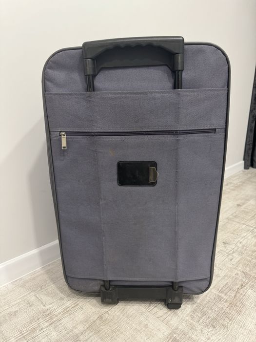 Чемодан дорожний