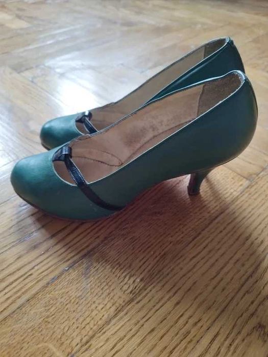 Zielone vintage buty na obcasie