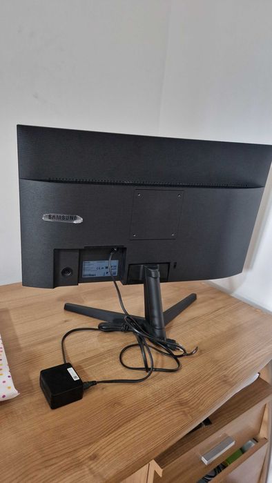 Samsung 27-inch Monitor447244714797312001
