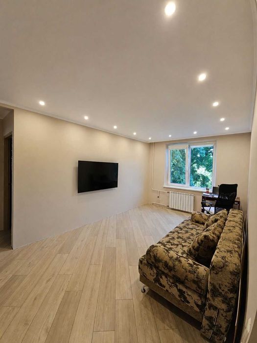 Продам 3-кімнатну квартиру з капітальним ремонтом біля метро Салтівка 3\12  62000 у.е. К2