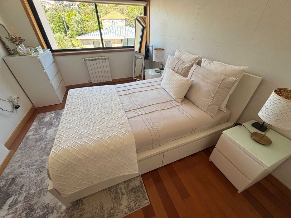 Quarto de casal completo igual a novo.
