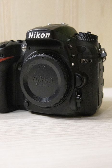 Продам Nikon D7200 з об'єктивом 18-140 +ПОДАРУНОК