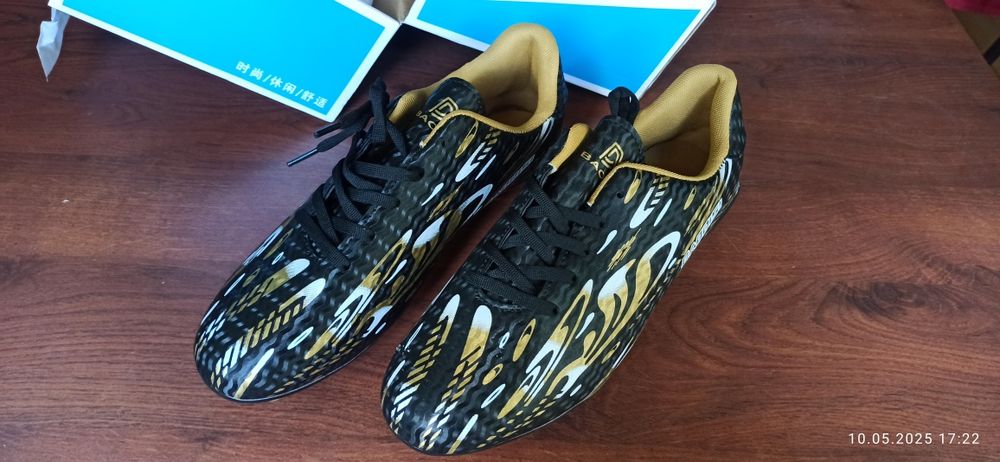 Buty piłkarskie - korki, rozmiar 43