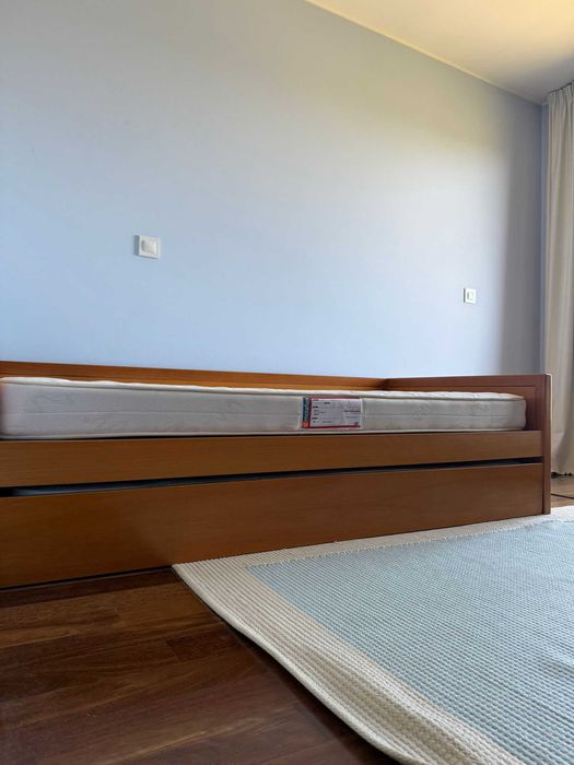 Cama de solteiro + 2 colchões + 2 estrados em excelente estado