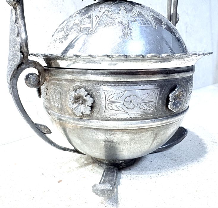 Rara antiga mantegueira / recipiente caviar inglês com banho em prata