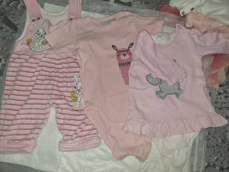 Отдам даром детские вещи