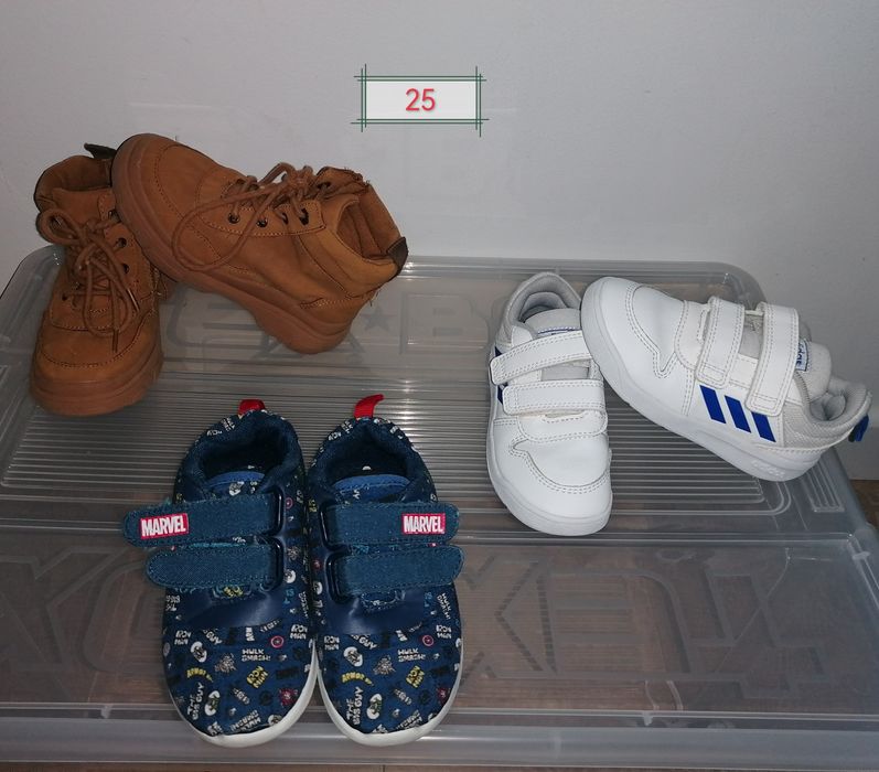 Sapatilhas / Ténis / Botas criança