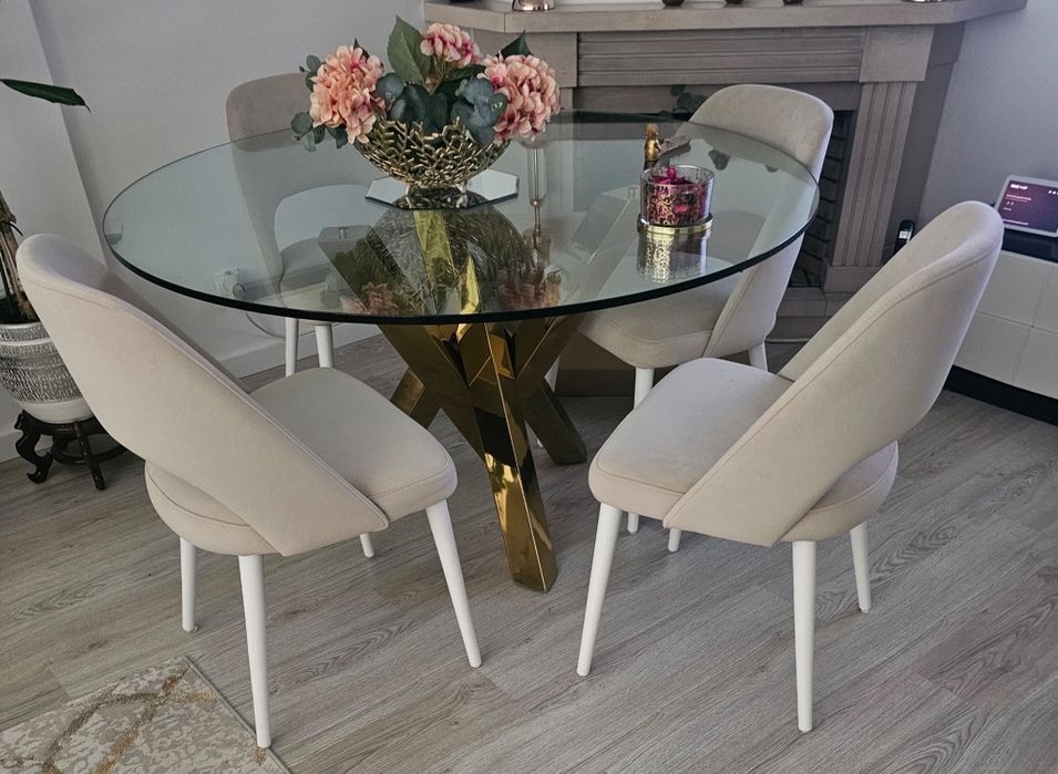Mesa de Sala e Cadeiras