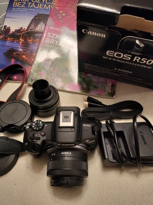Aparat Canon EOS R50