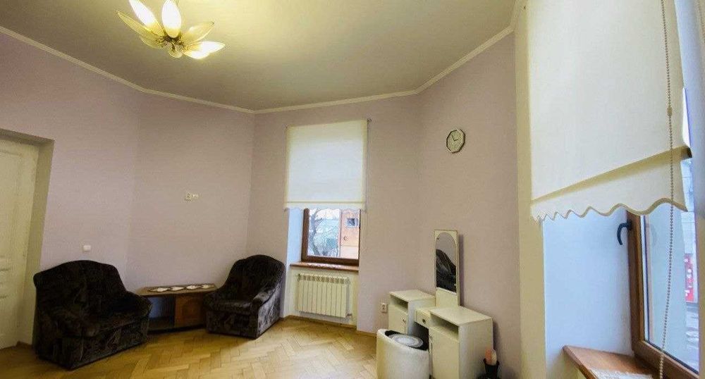 Продаж просторої трикімнатної квартири в центрі м. Самбір