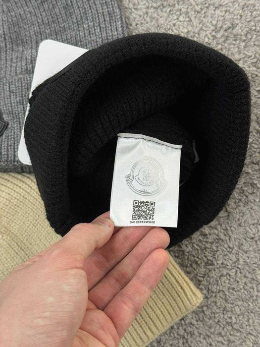 Зимова шапка Moncler