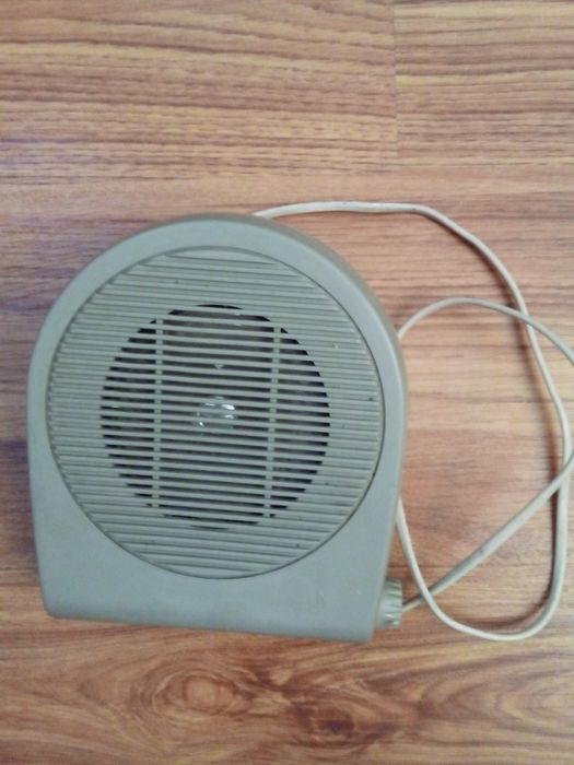 Настінний радіоприймач