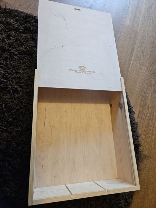 Skrzynka ze sklejki z uchwytem
