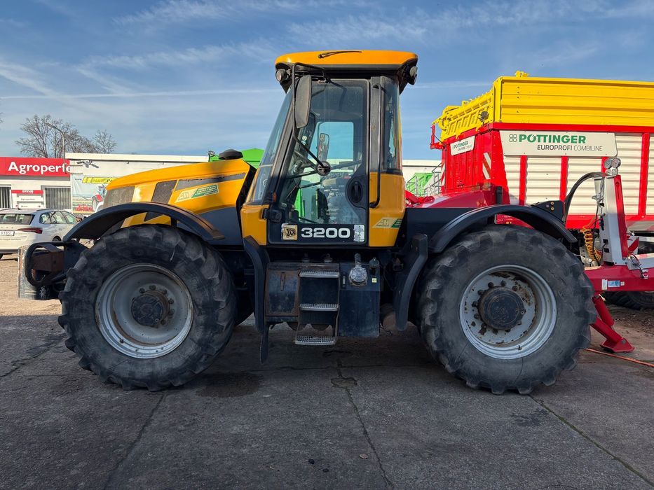 JCB 3200  JCB Fastrac 3200 Cummins