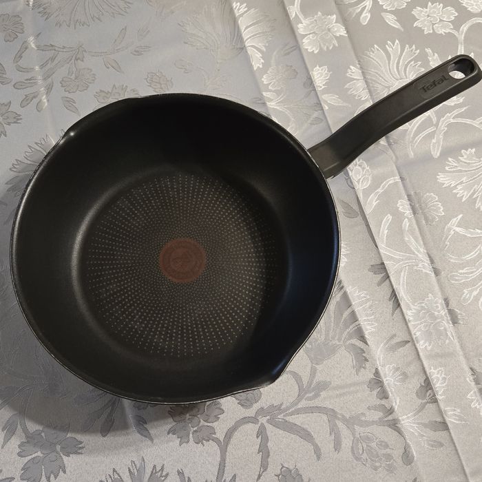 Сковорода Tefal Unlimited 28 см