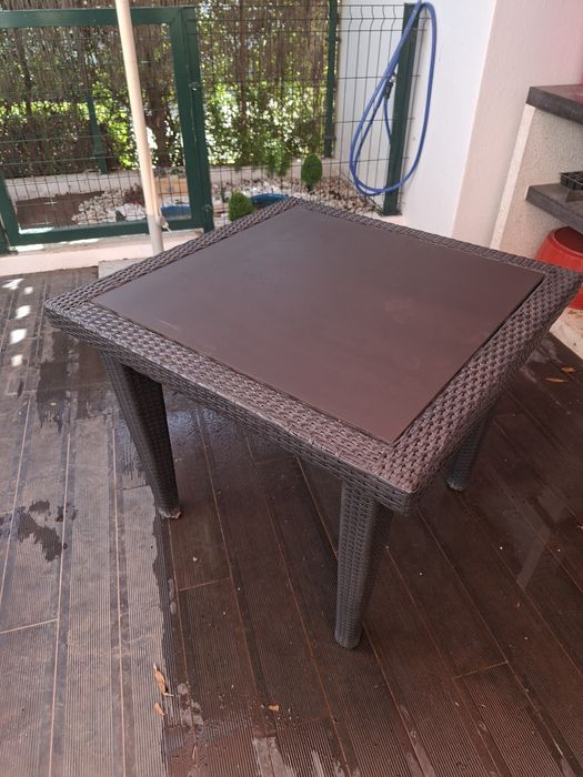Mesa em Rattan - Tampo em Pedra