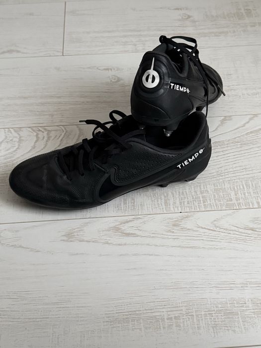 Футбольні  буци та сороконожки