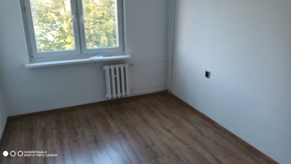 Sprzedam mieszkanie z balkonem.
