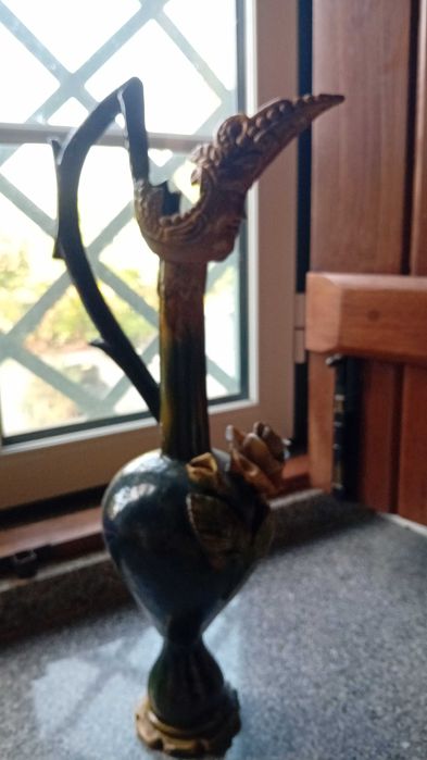 Elegante jarro/ gomil de loiça  das caldas