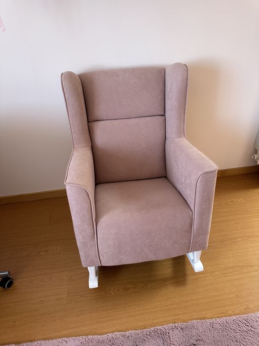 Sofá rosa para quarto de menina novo