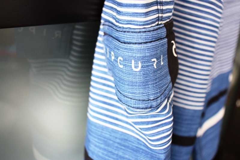 Calções de banho azuis, brancas e pretas da RIP CURL T.14