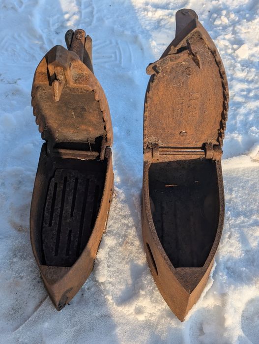 Утюг старинный на углях