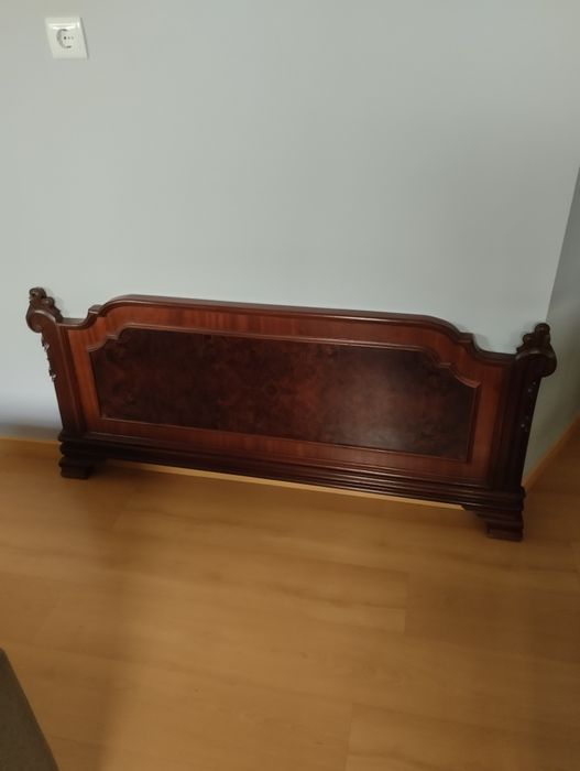 Cama de casal em bom estado