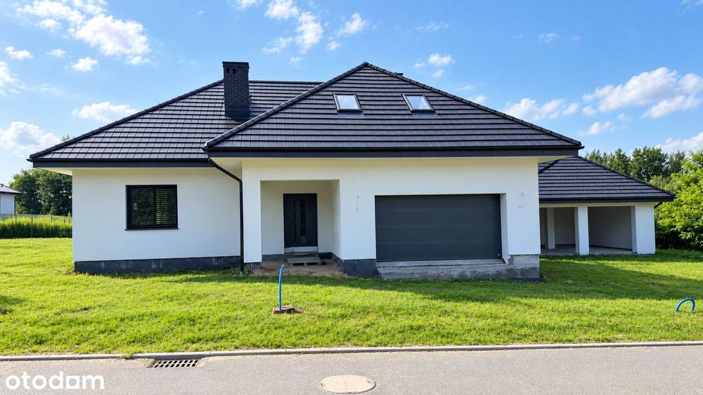 Dom z garażem do wykończenia w środku. Blisko jeziora i lasów.
