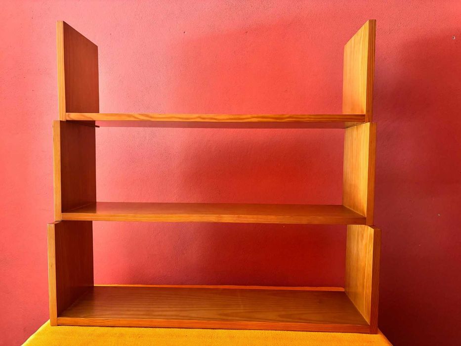 Secretária + Estante + 3 Prateleiras - M. Maciça - Negociável