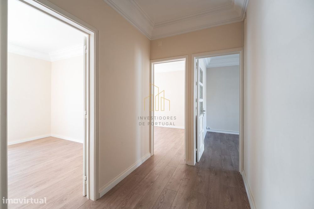 Apartamento T4 Remodelado em Campolide