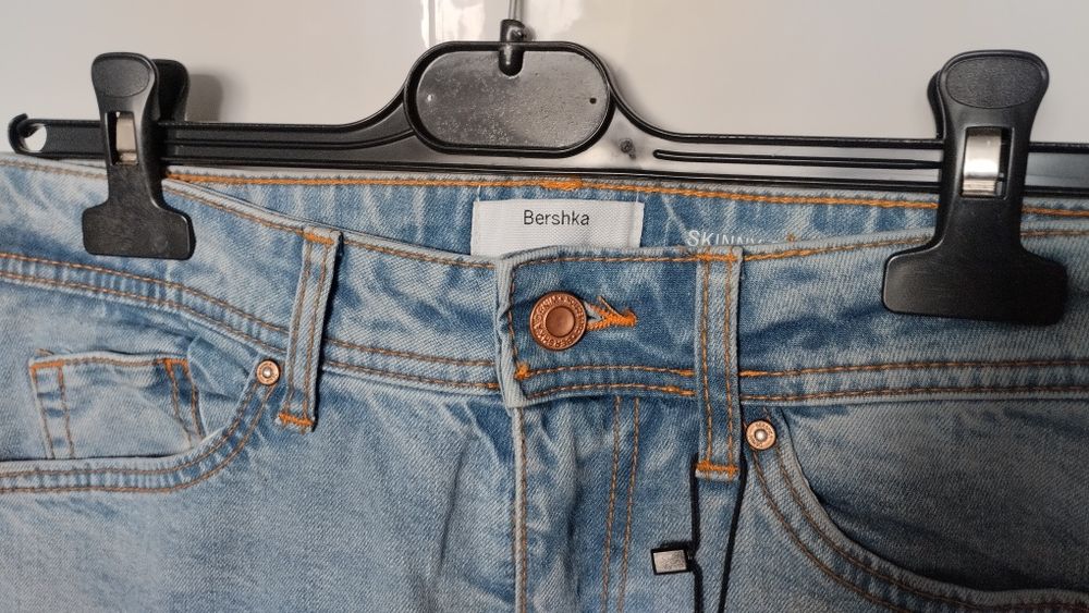 Spodnie jeansowe Bershka