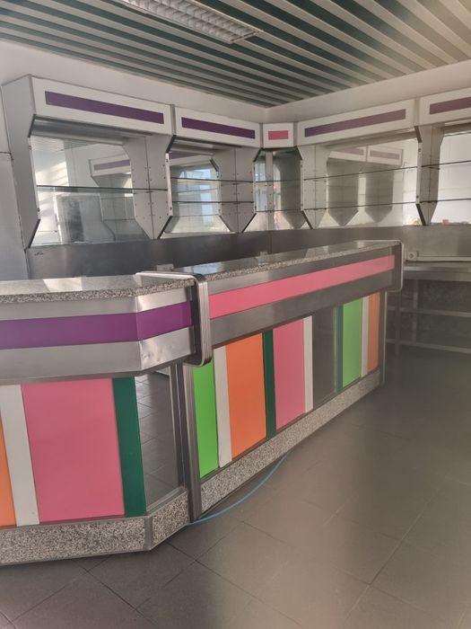 Balcão e vitrine expositora