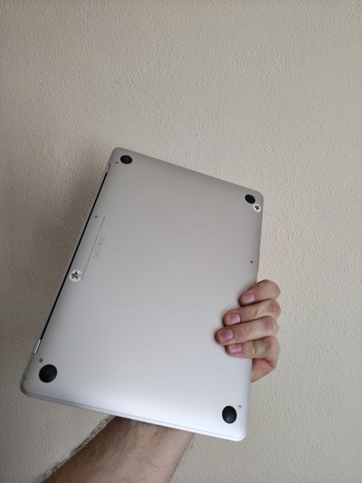 MacBook Air A1534.