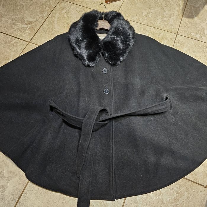 Czarne ponczo z paskiem